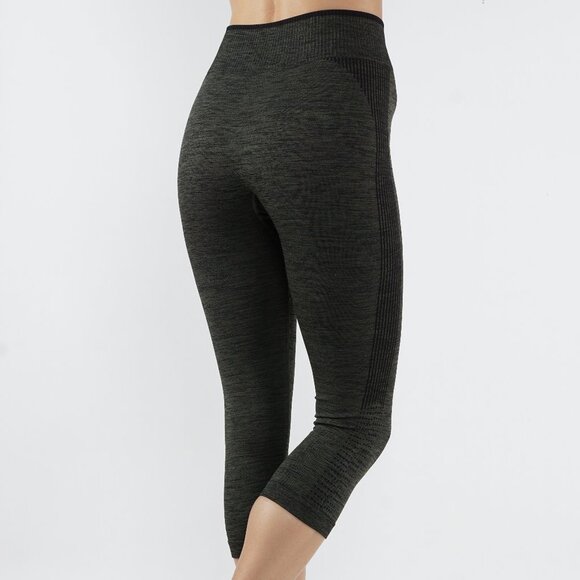 Seamless Compression Capri - Picture 2 of 2